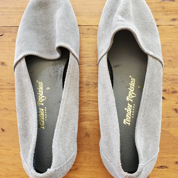 Tender Tootsies suede flat shoes - Picture 2 of 3